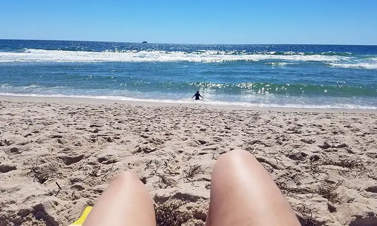 relaxando na praia